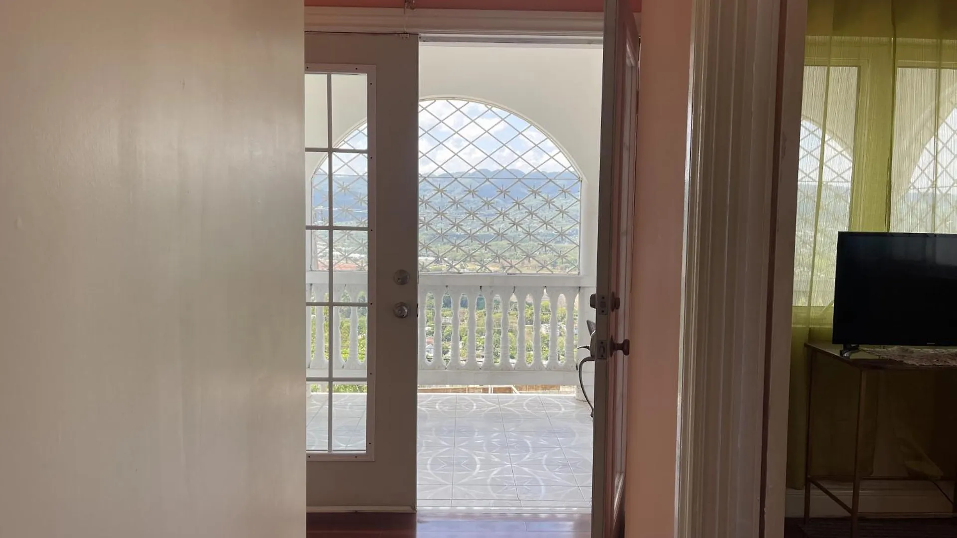 Apartment Skyline Suites, Queen, Ocean Views Condo Montego Bay Jamaica